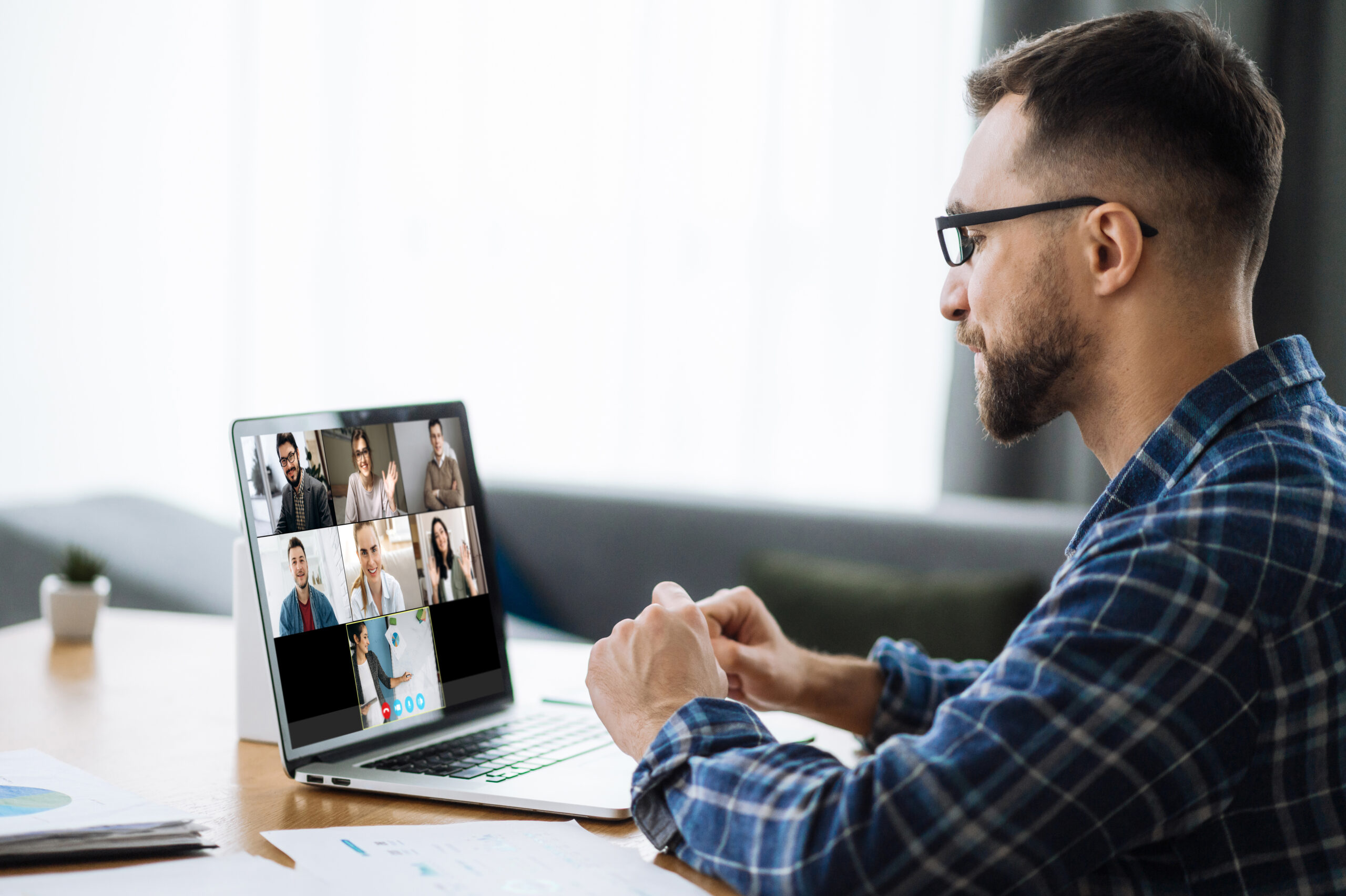 The Pros and Cons of Outsourced Customer Service
